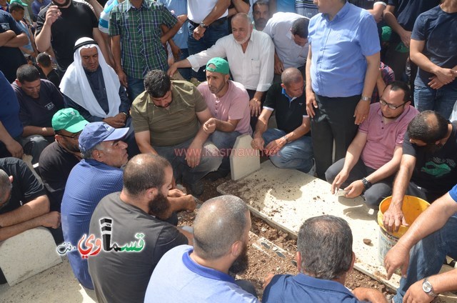 فيديو: كفرقاسم يتيمه اليوم ... الالاف في تشيع المرشد والمؤسس فضيلة العلامة الشيخ عبدالله نمر درويش الى مثواه الاخير